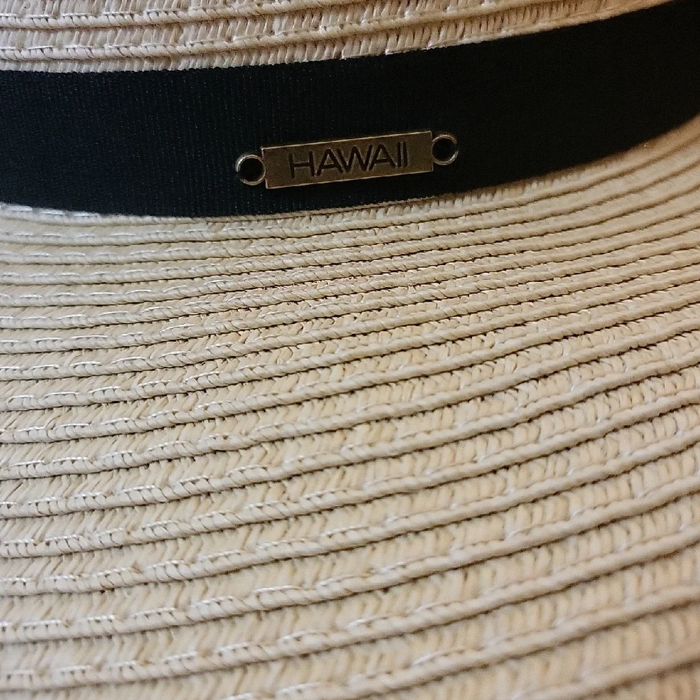 NWOT Womenβs Hawaii Straw Sun Hat with Black Band - Picture 6 of 7